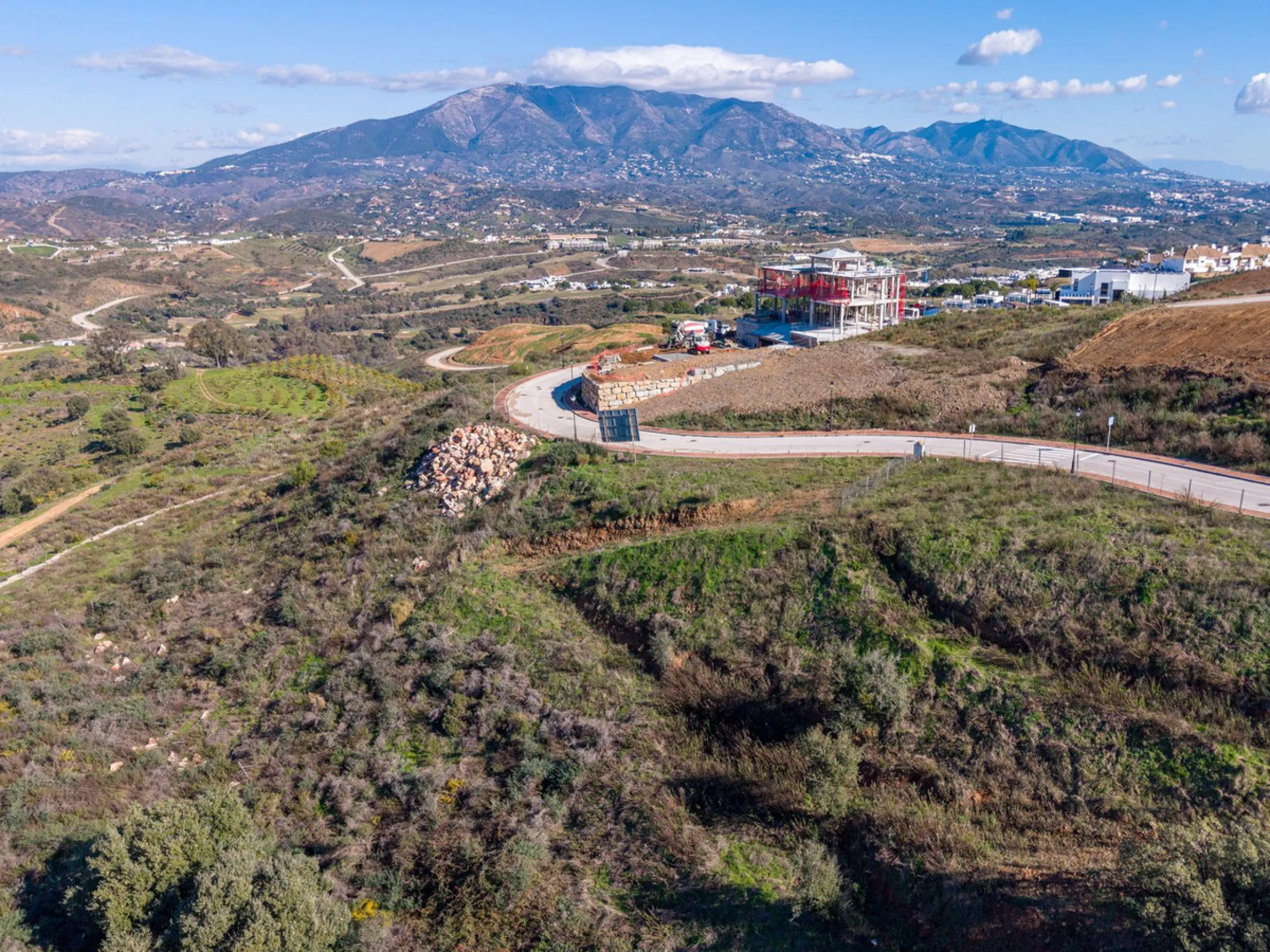 Plot - Residential Plot в продаже в Mijas, Málaga. Площадь дома 270 м². Площадь участка 1354 м²