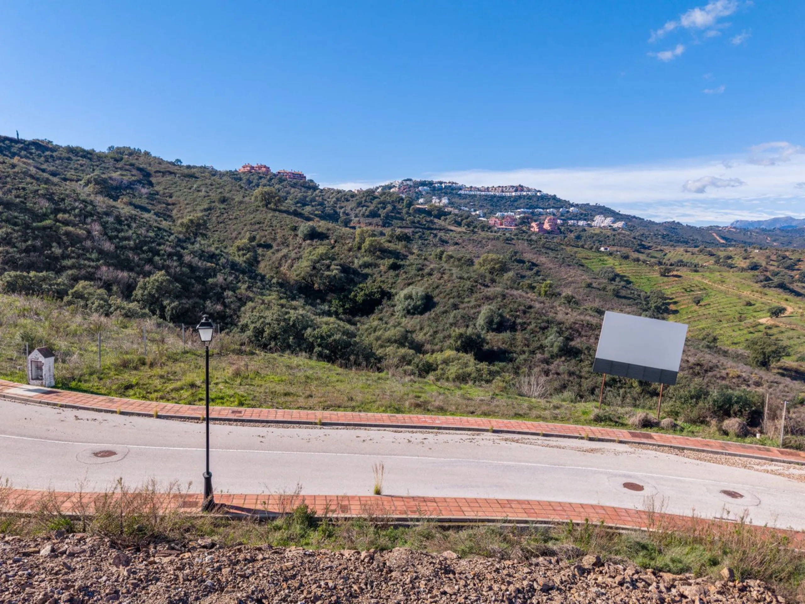 Plot - Residential Plot в продаже в Mijas, Málaga. Площадь дома 270 м². Площадь участка 1354 м²