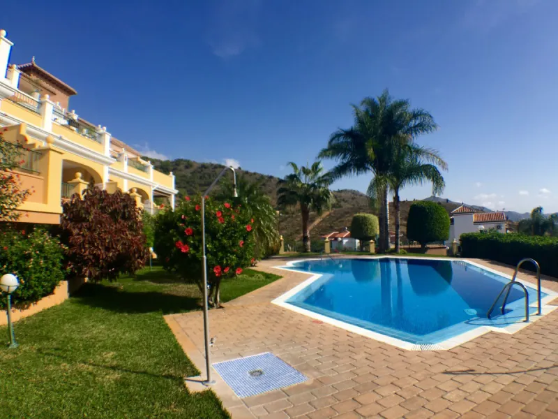 Apartment - Middle Floor Apartment в продаже в Nerja, Málaga. В доме 2 спален и 2 ванных комнат. Площадь дома 125 м²