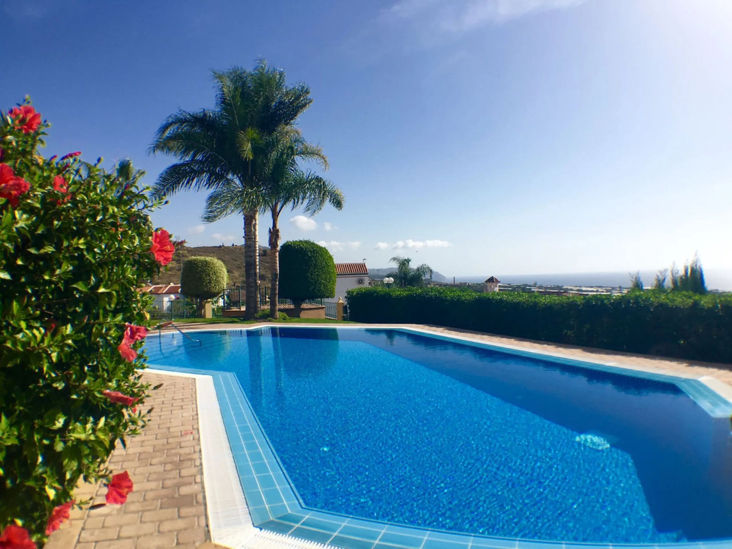 Apartment - Middle Floor Apartment в продаже в Nerja, Málaga. В доме 2 спален и 2 ванных комнат. Площадь дома 125 м²