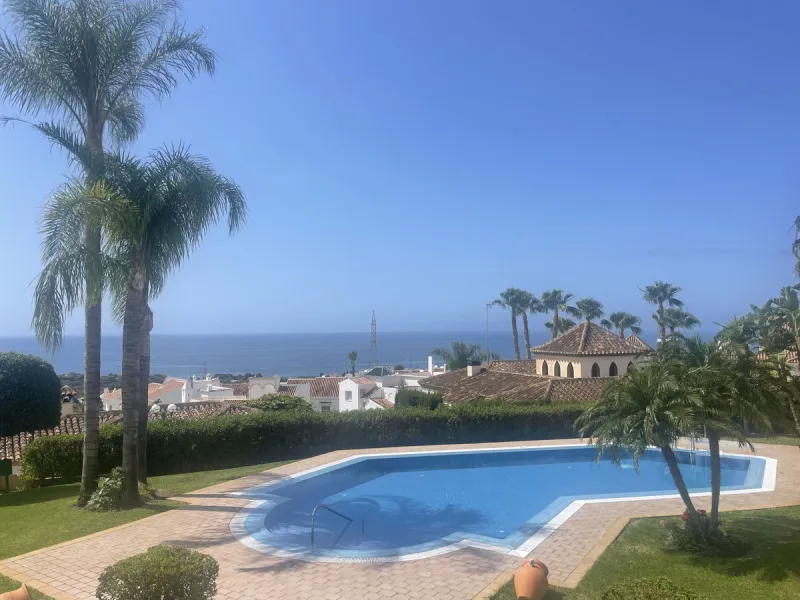 Apartment - Middle Floor Apartment в продаже в Nerja, Málaga. В доме 2 спален и 2 ванных комнат. Площадь дома 125 м²