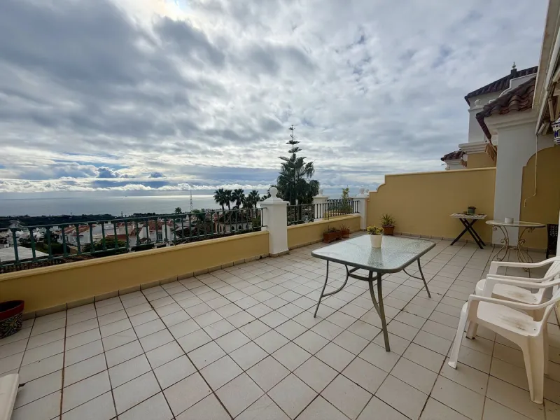 Apartment - Middle Floor Apartment в продаже в Nerja, Málaga. В доме 2 спален и 2 ванных комнат. Площадь дома 125 м²