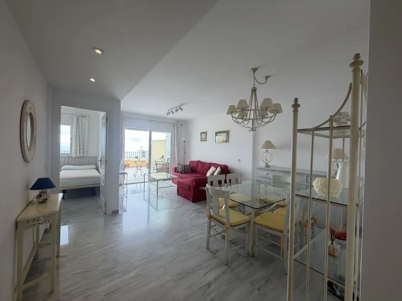 Apartment - Middle Floor Apartment в продаже в Nerja, Málaga. В доме 2 спален и 2 ванных комнат. Площадь дома 125 м²