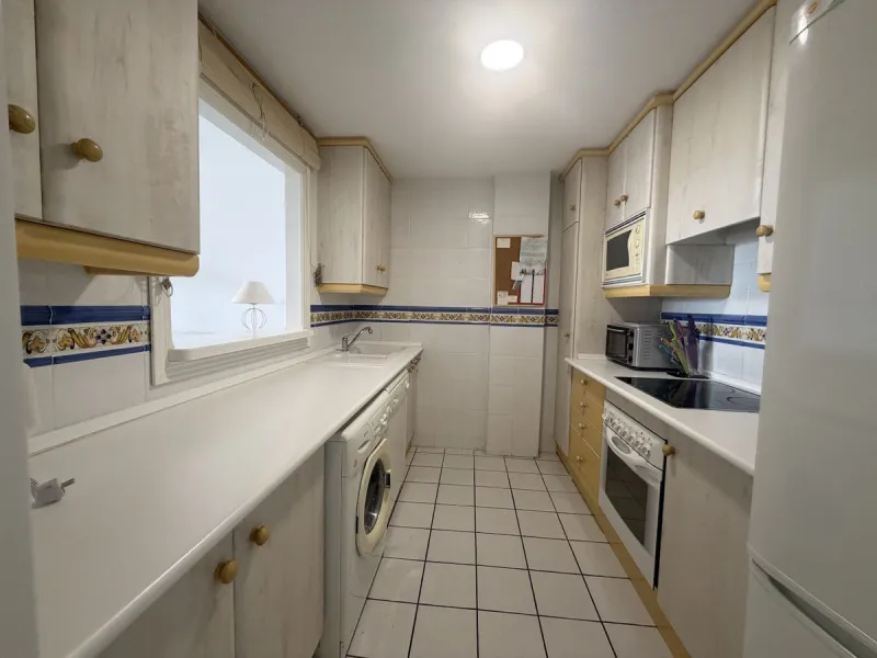Apartment - Middle Floor Apartment в продаже в Nerja, Málaga. В доме 2 спален и 2 ванных комнат. Площадь дома 125 м²
