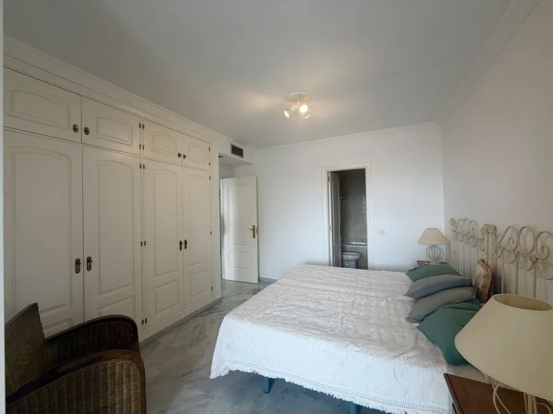 Apartment - Middle Floor Apartment в продаже в Nerja, Málaga. В доме 2 спален и 2 ванных комнат. Площадь дома 125 м²