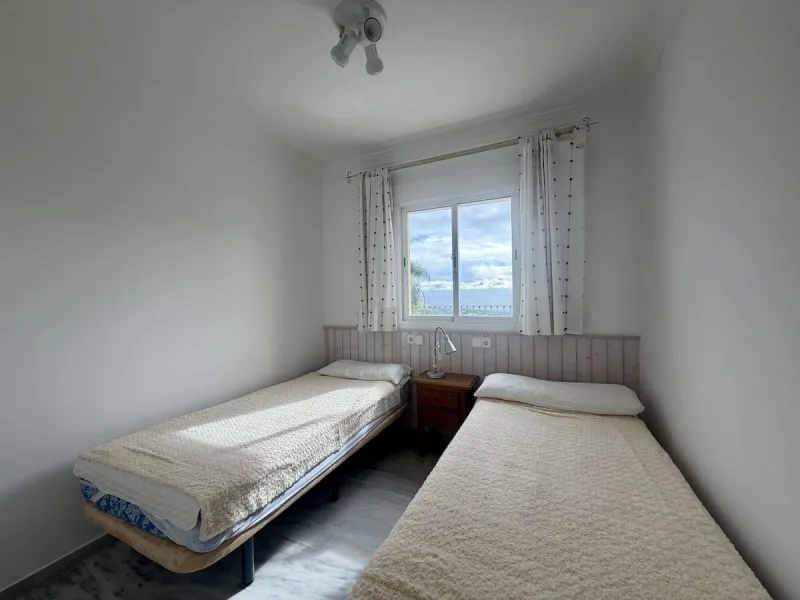 Apartment - Middle Floor Apartment в продаже в Nerja, Málaga. В доме 2 спален и 2 ванных комнат. Площадь дома 125 м²