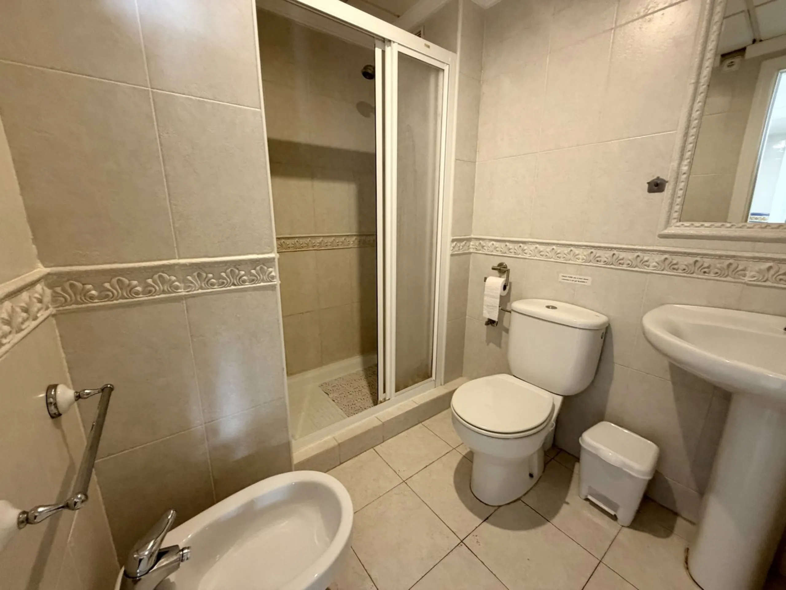 Apartment - Middle Floor Apartment в продаже в Nerja, Málaga. В доме 2 спален и 2 ванных комнат. Площадь дома 125 м²