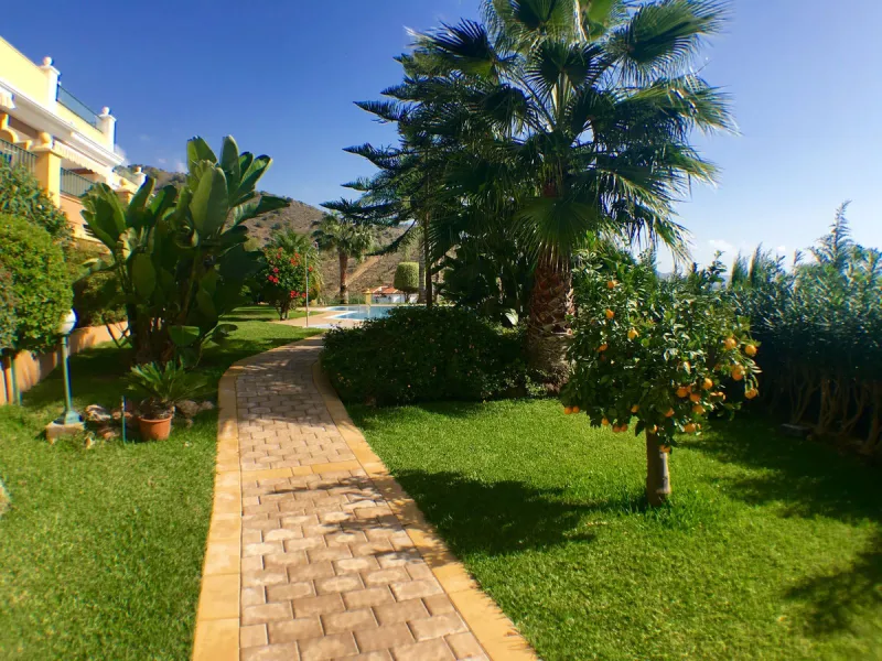 Apartment - Middle Floor Apartment в продаже в Nerja, Málaga. В доме 2 спален и 2 ванных комнат. Площадь дома 125 м²