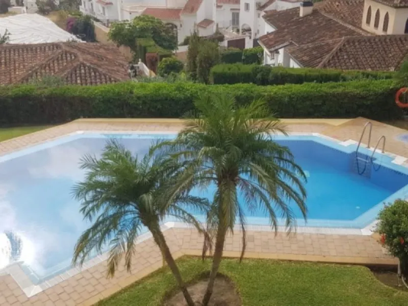 Apartment - Middle Floor Apartment в продаже в Nerja, Málaga. В доме 2 спален и 2 ванных комнат. Площадь дома 125 м²