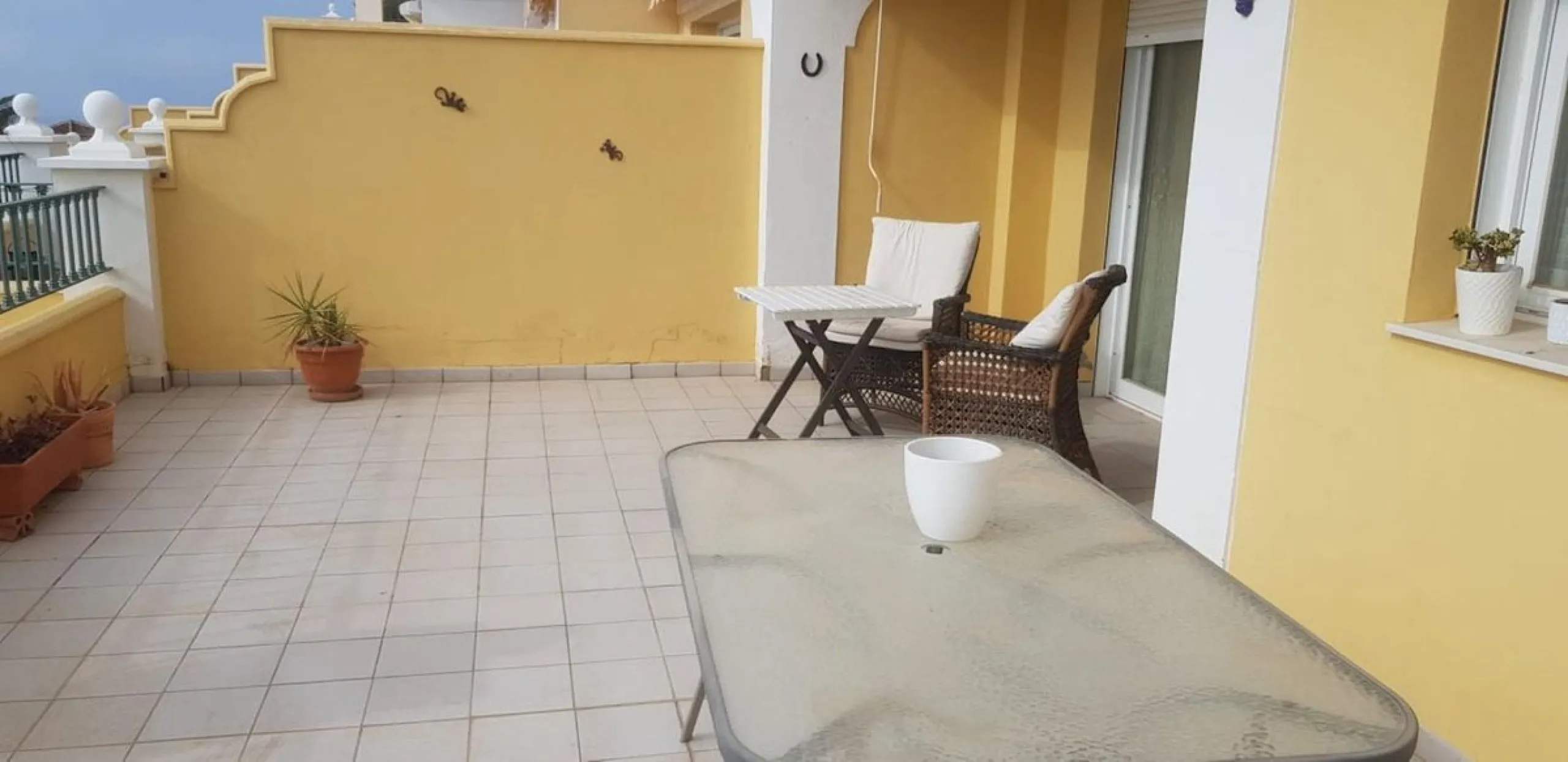 Apartment - Middle Floor Apartment в продаже в Nerja, Málaga. В доме 2 спален и 2 ванных комнат. Площадь дома 125 м²