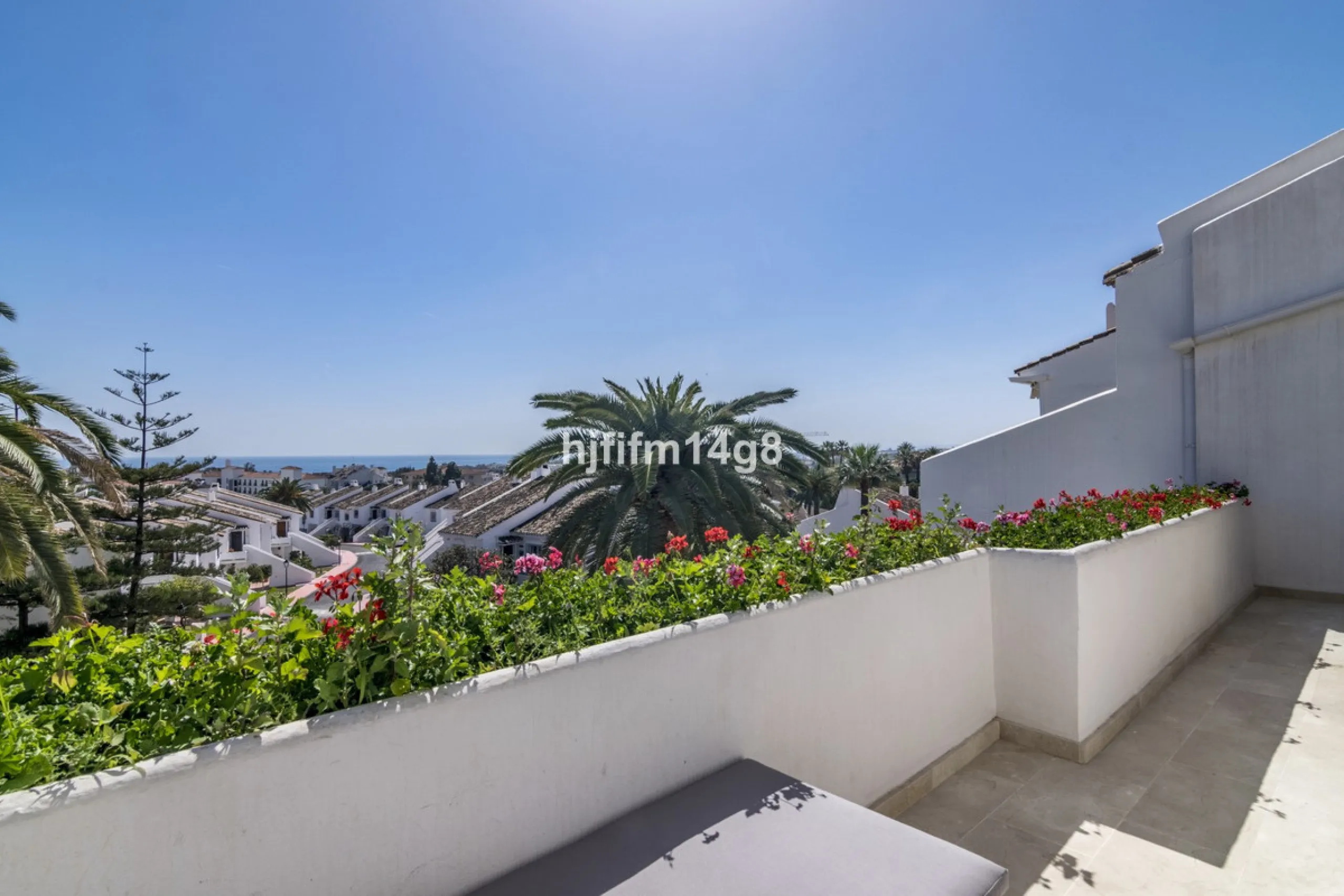 Apartment - Middle Floor Apartment в продаже в Marbella, Málaga. В доме 2 спален и 2 ванных комнат. Площадь дома 128 м²