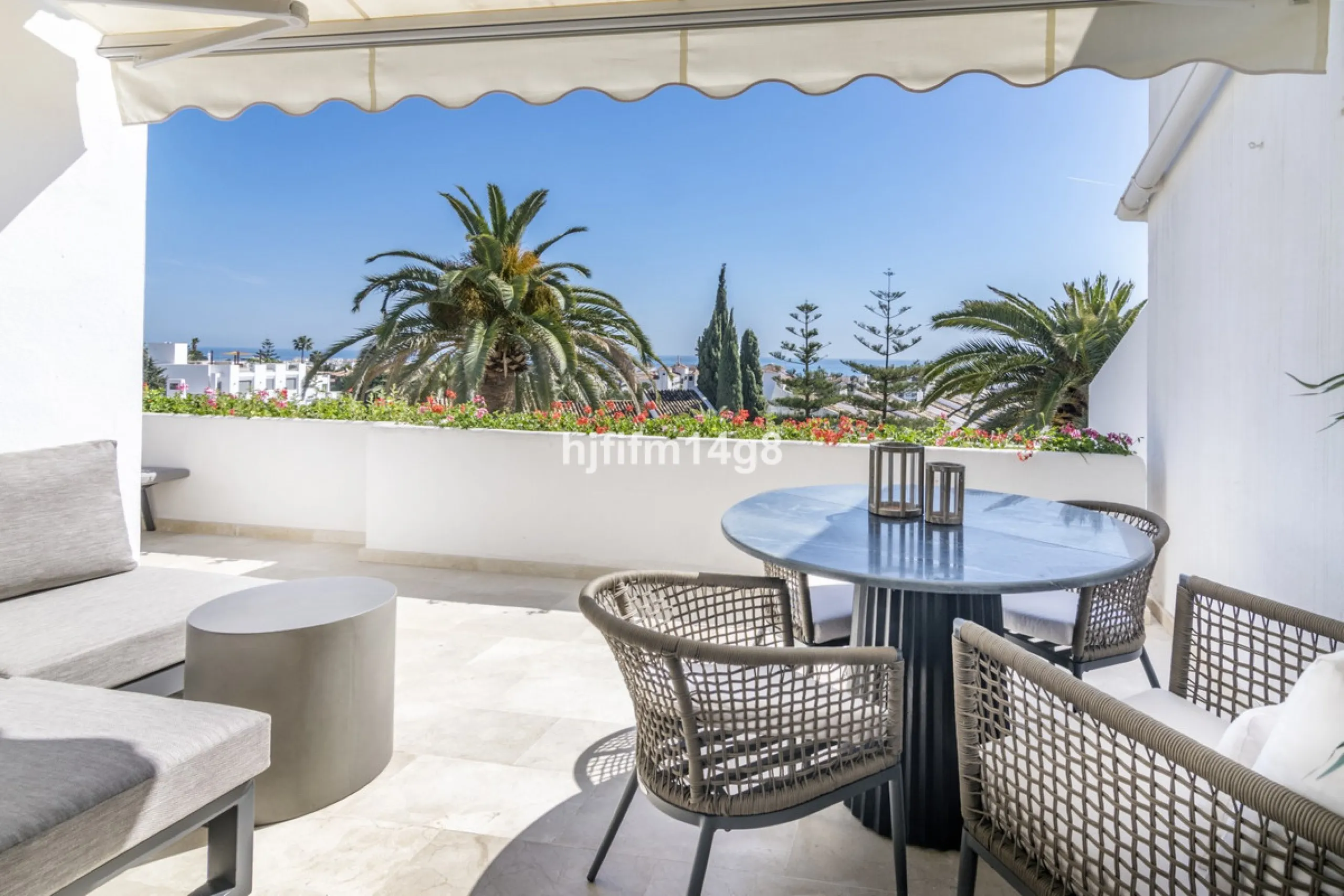Apartment - Middle Floor Apartment в продаже в Marbella, Málaga. В доме 2 спален и 2 ванных комнат. Площадь дома 128 м²