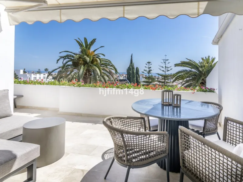 Apartment - Middle Floor Apartment в продаже в Marbella, Málaga. В доме 2 спален и 2 ванных комнат. Площадь дома 128 м²
