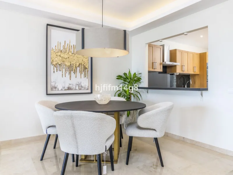 Apartment - Middle Floor Apartment в продаже в Marbella, Málaga. В доме 2 спален и 2 ванных комнат. Площадь дома 128 м²