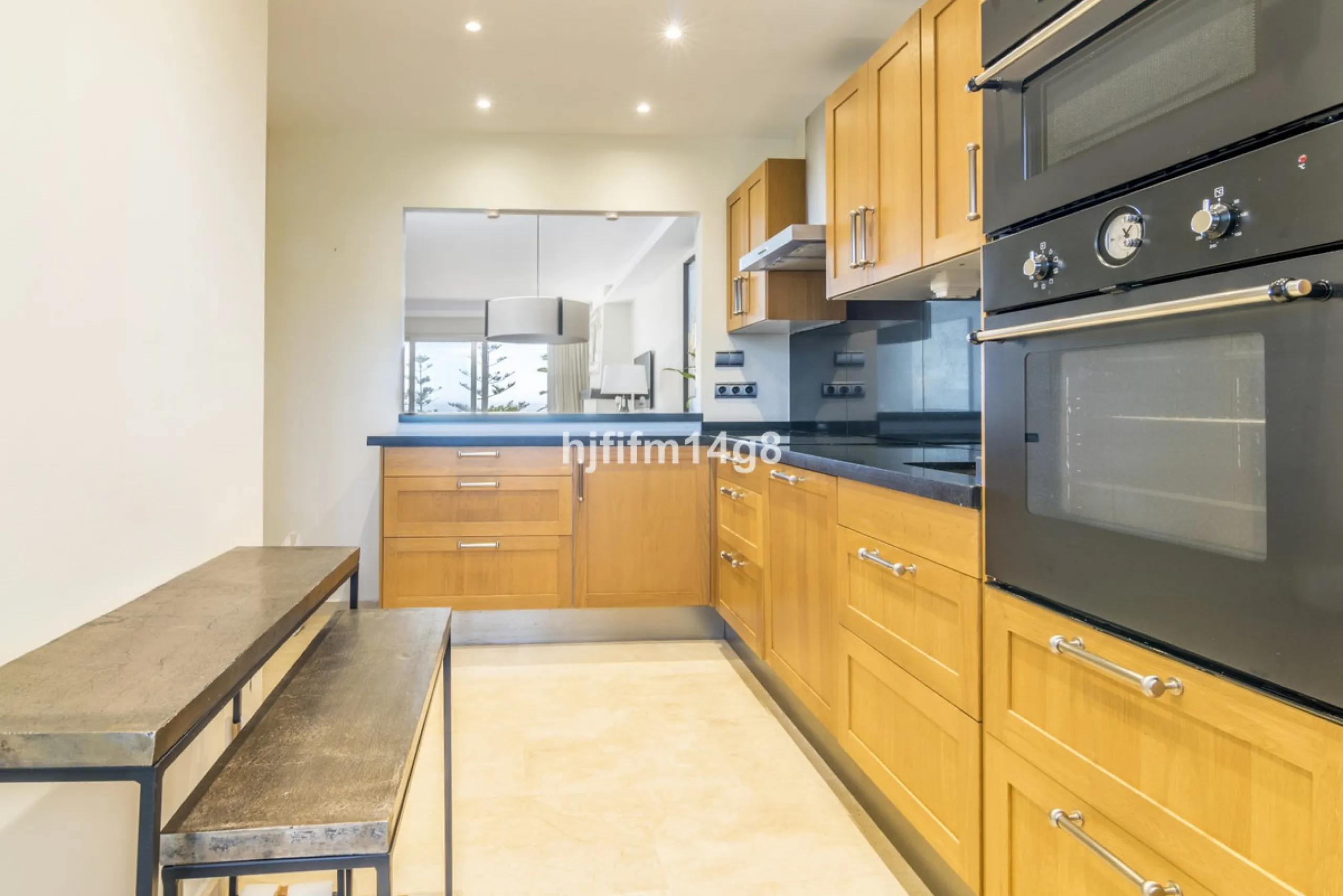 Apartment - Middle Floor Apartment в продаже в Marbella, Málaga. В доме 2 спален и 2 ванных комнат. Площадь дома 128 м²