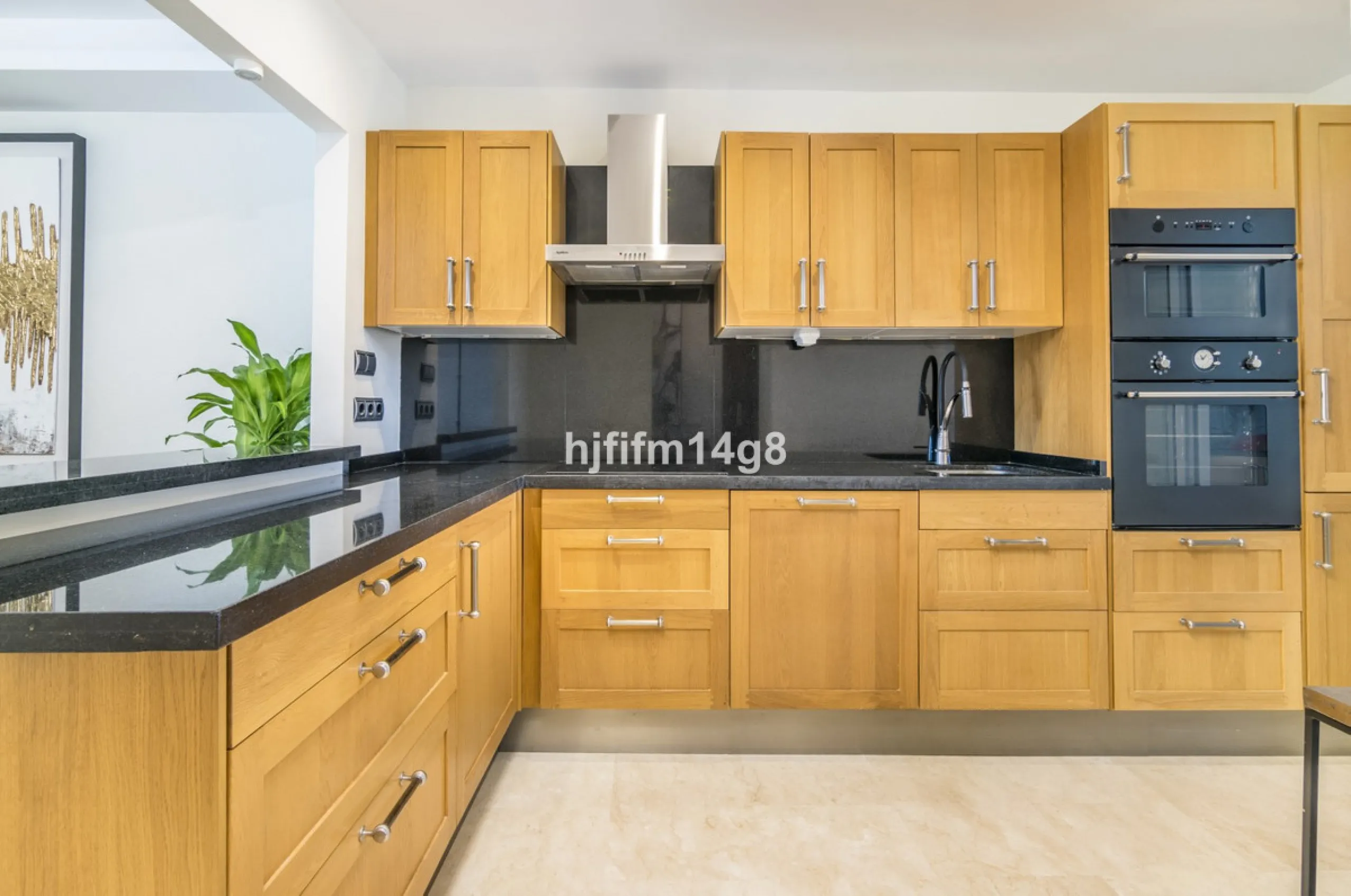 Apartment - Middle Floor Apartment в продаже в Marbella, Málaga. В доме 2 спален и 2 ванных комнат. Площадь дома 128 м²
