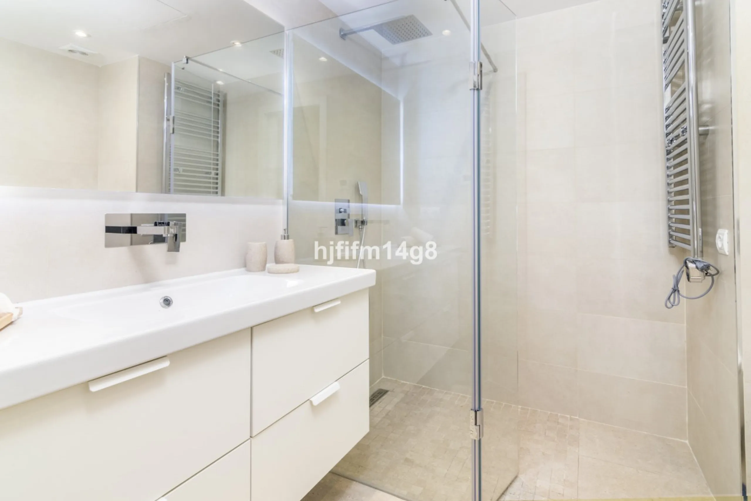 Apartment - Middle Floor Apartment в продаже в Marbella, Málaga. В доме 2 спален и 2 ванных комнат. Площадь дома 128 м²