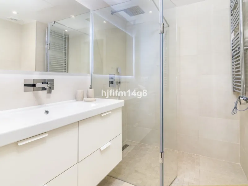 Apartment - Middle Floor Apartment в продаже в Marbella, Málaga. В доме 2 спален и 2 ванных комнат. Площадь дома 128 м²