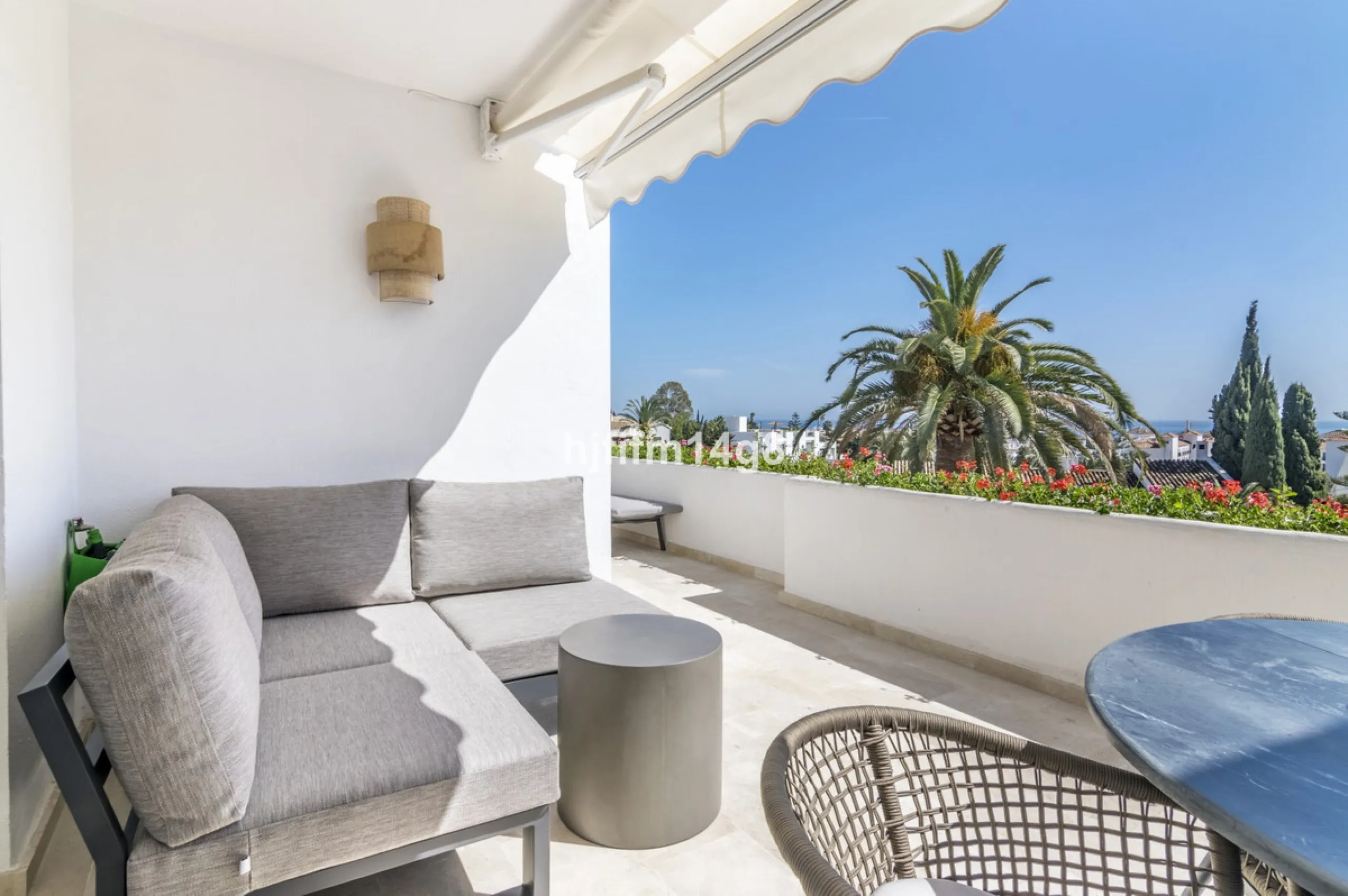 Apartment - Middle Floor Apartment в продаже в Marbella, Málaga. В доме 2 спален и 2 ванных комнат. Площадь дома 128 м²