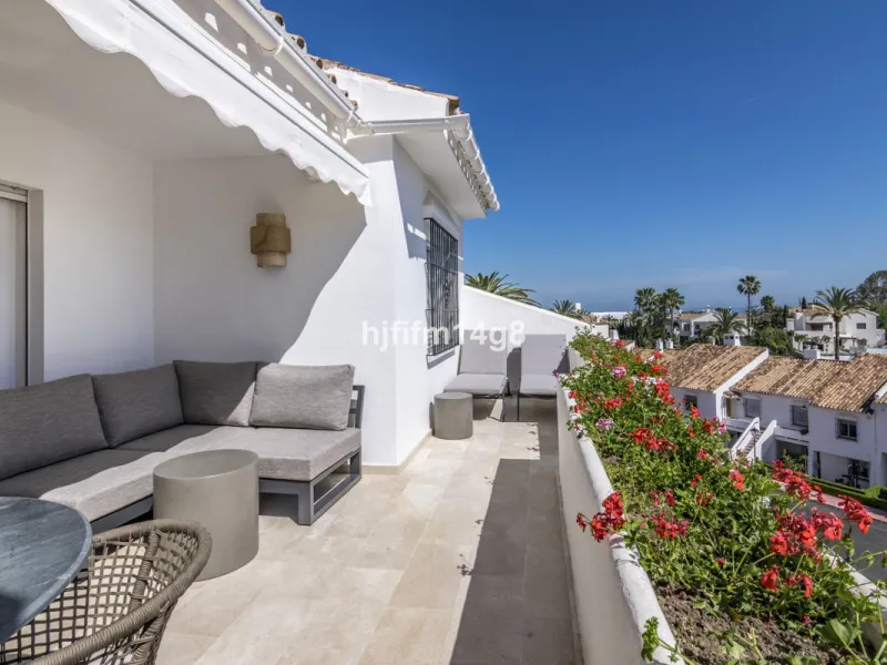 Apartment - Middle Floor Apartment в продаже в Marbella, Málaga. В доме 2 спален и 2 ванных комнат. Площадь дома 128 м²