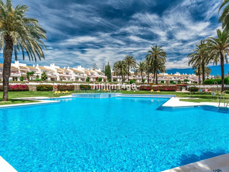 Apartment - Middle Floor Apartment в продаже в Marbella, Málaga. В доме 2 спален и 2 ванных комнат. Площадь дома 128 м²