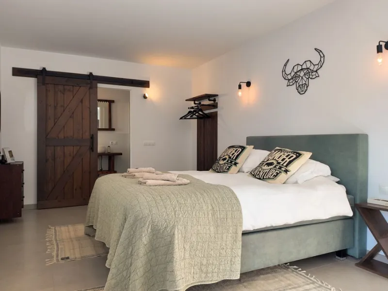 The ultimate opportunity for your dream home and B&B!