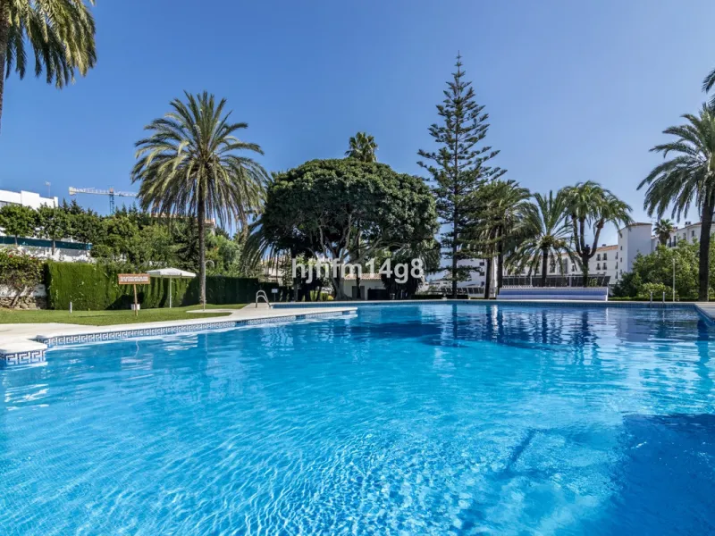 Apartment - Middle Floor Apartment в продаже в Marbella, Málaga. В доме 2 спален и 2 ванных комнат. Площадь дома 128 м²