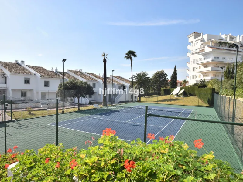 Apartment - Middle Floor Apartment в продаже в Marbella, Málaga. В доме 2 спален и 2 ванных комнат. Площадь дома 128 м²