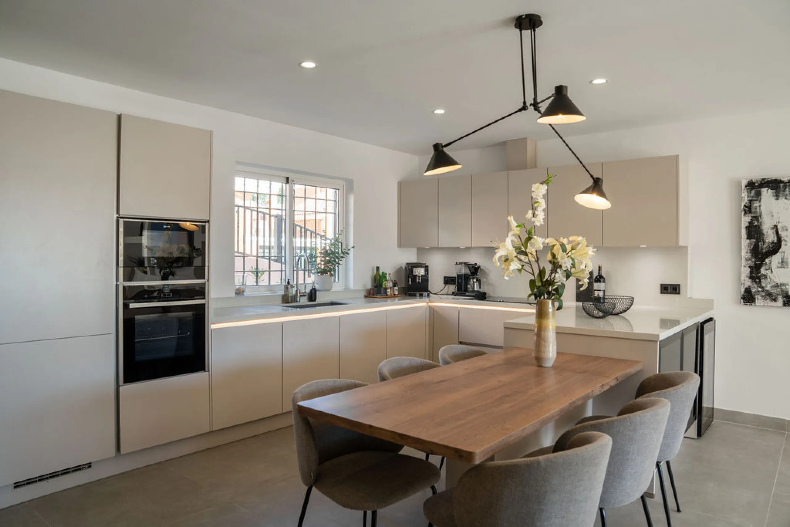 House - Townhouse в продаже в Marbella, Málaga. В доме 4 спален и 3 ванных комнат. Площадь дома 226 м²
