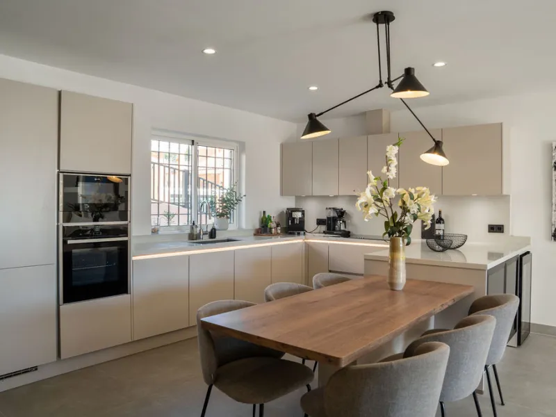 House - Townhouse в продаже в Marbella, Málaga. В доме 4 спален и 3 ванных комнат. Площадь дома 226 м²