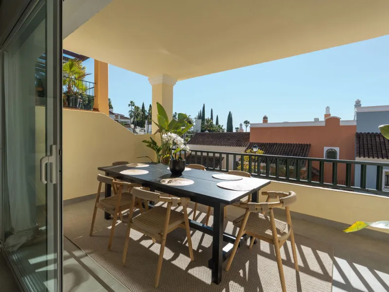 House - Townhouse в продаже в Marbella, Málaga. В доме 4 спален и 3 ванных комнат. Площадь дома 226 м²