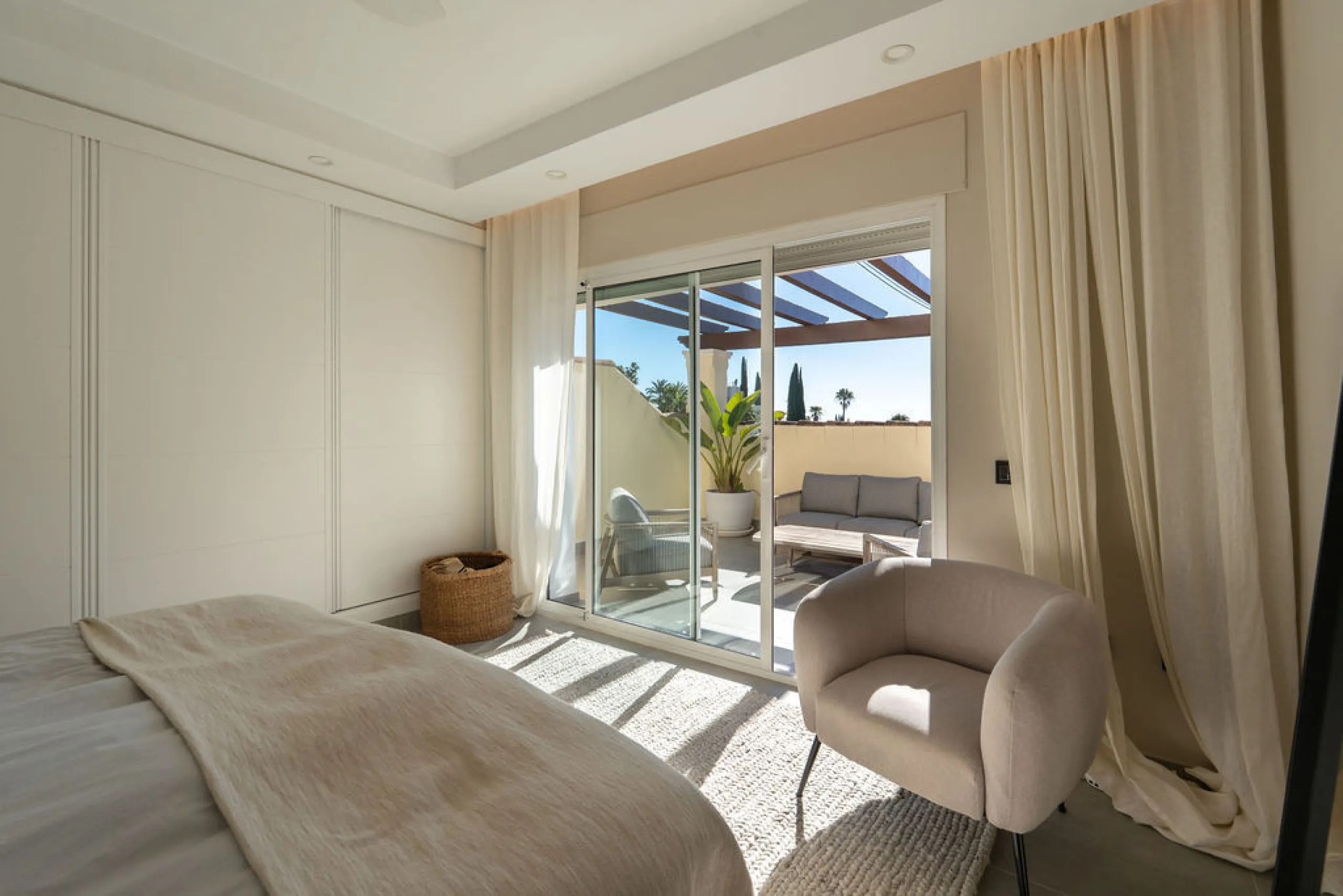 House - Townhouse в продаже в Marbella, Málaga. В доме 4 спален и 3 ванных комнат. Площадь дома 226 м²