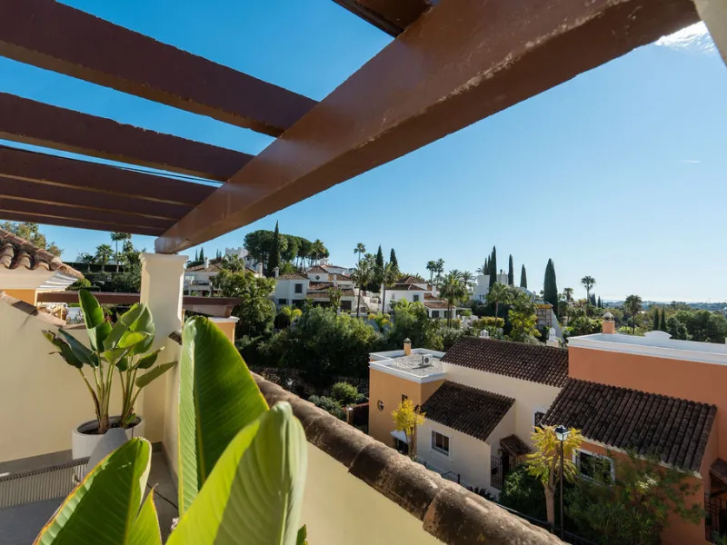 House - Townhouse в продаже в Marbella, Málaga. В доме 4 спален и 3 ванных комнат. Площадь дома 226 м²