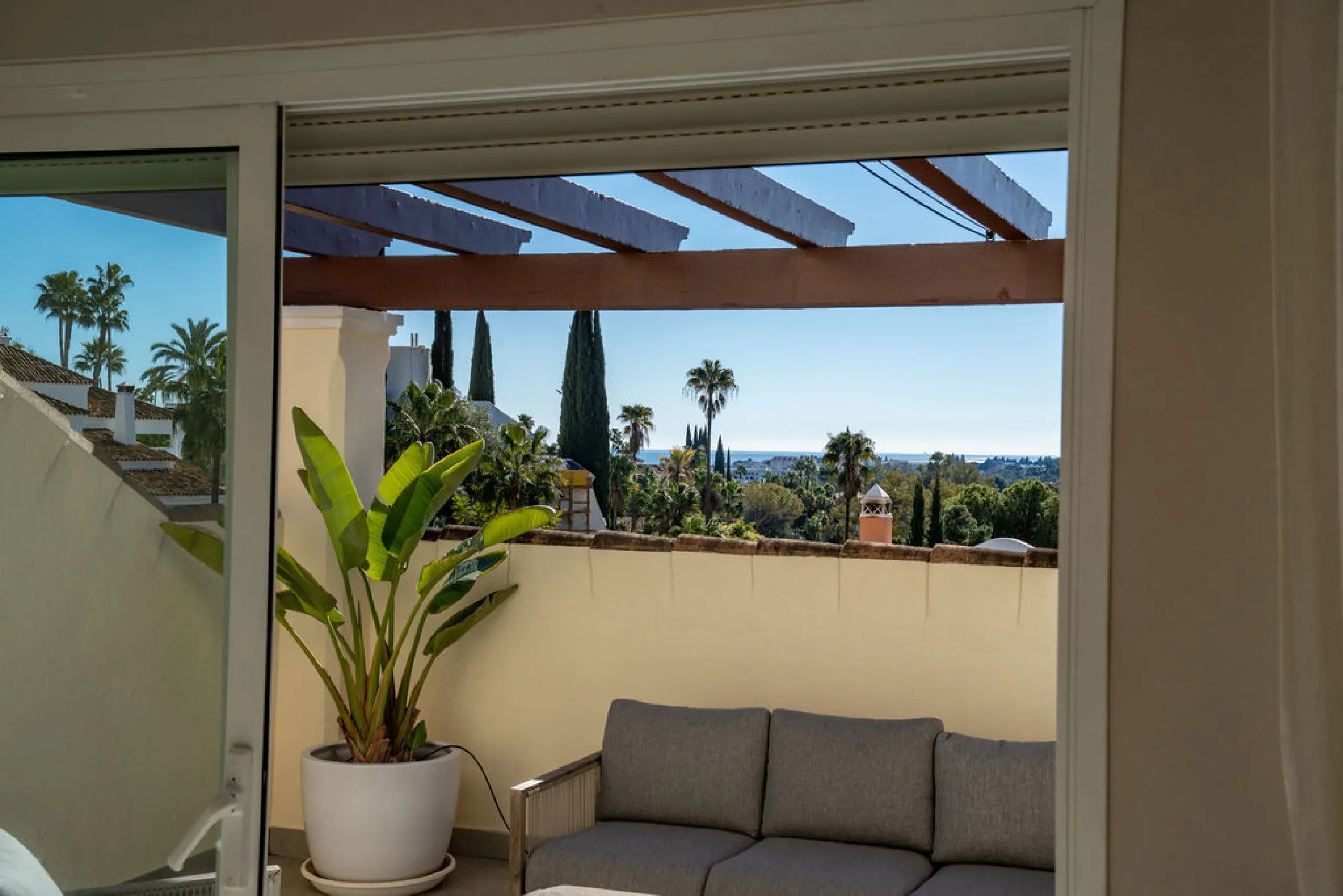 House - Townhouse в продаже в Marbella, Málaga. В доме 4 спален и 3 ванных комнат. Площадь дома 226 м²