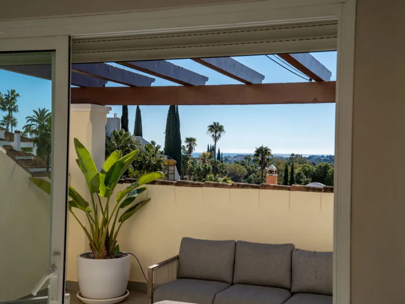 House - Townhouse в продаже в Marbella, Málaga. В доме 4 спален и 3 ванных комнат. Площадь дома 226 м²