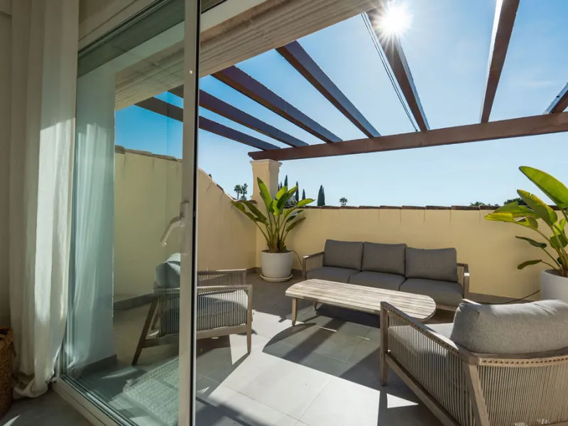 House - Townhouse в продаже в Marbella, Málaga. В доме 4 спален и 3 ванных комнат. Площадь дома 226 м²