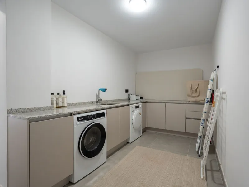 House - Townhouse в продаже в Marbella, Málaga. В доме 4 спален и 3 ванных комнат. Площадь дома 226 м²