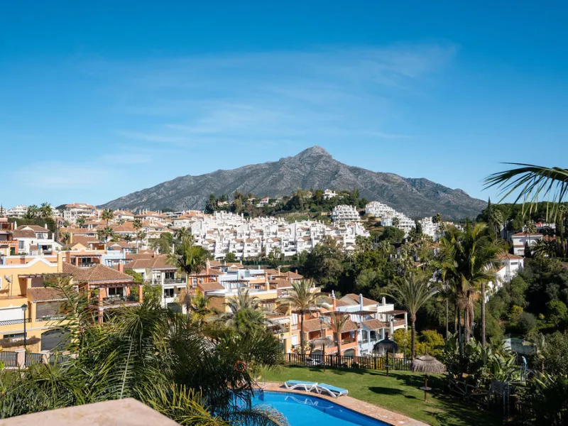 House - Townhouse в продаже в Marbella, Málaga. В доме 4 спален и 3 ванных комнат. Площадь дома 226 м²