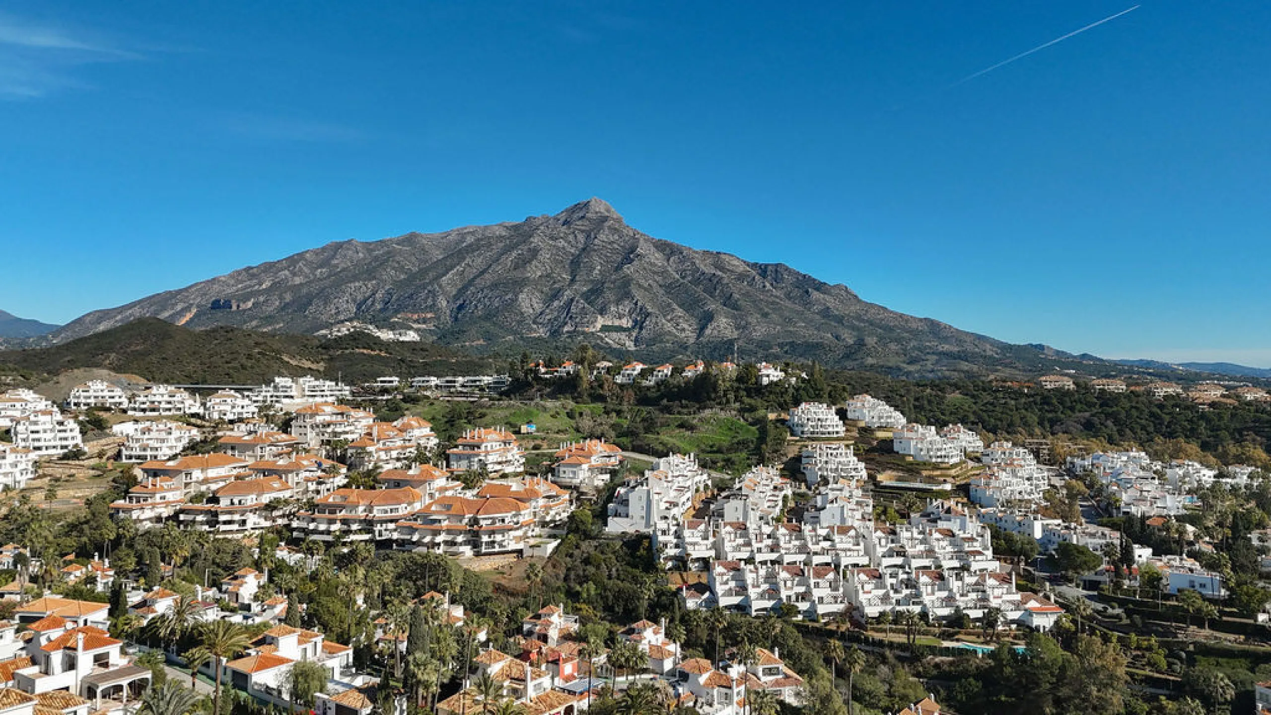 House - Townhouse в продаже в Marbella, Málaga. В доме 4 спален и 3 ванных комнат. Площадь дома 226 м²