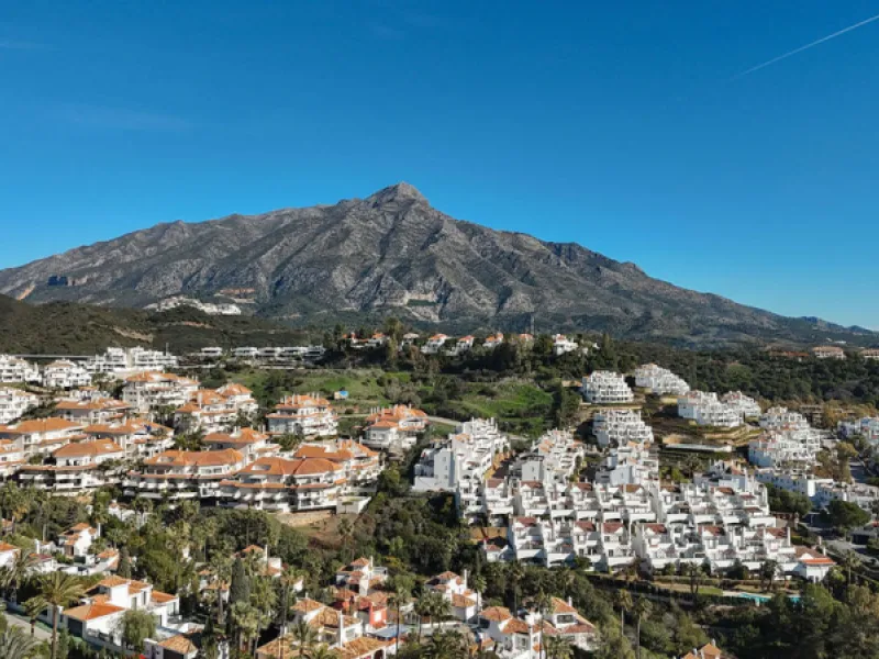 House - Townhouse в продаже в Marbella, Málaga. В доме 4 спален и 3 ванных комнат. Площадь дома 226 м²