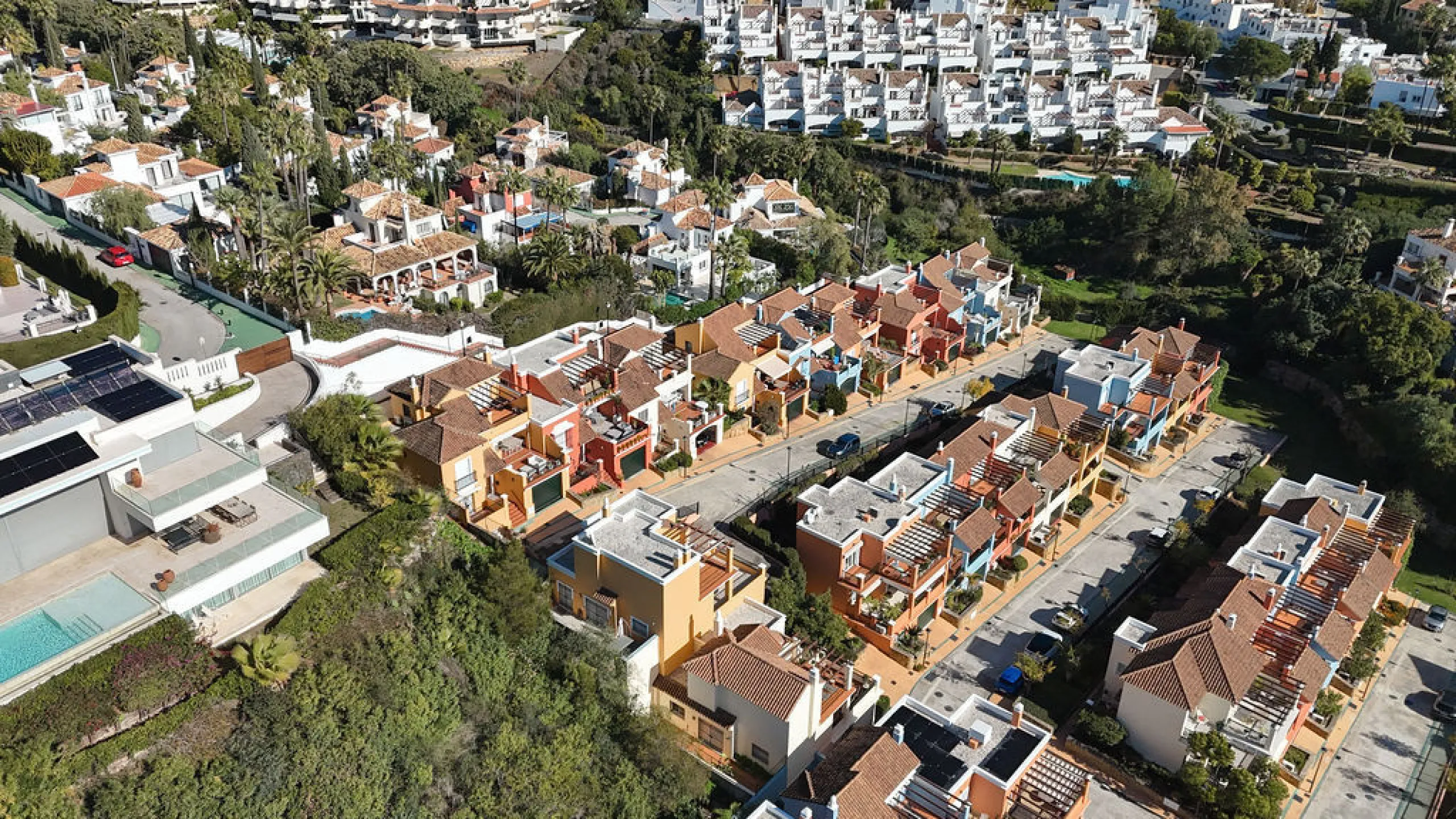 House - Townhouse в продаже в Marbella, Málaga. В доме 4 спален и 3 ванных комнат. Площадь дома 226 м²