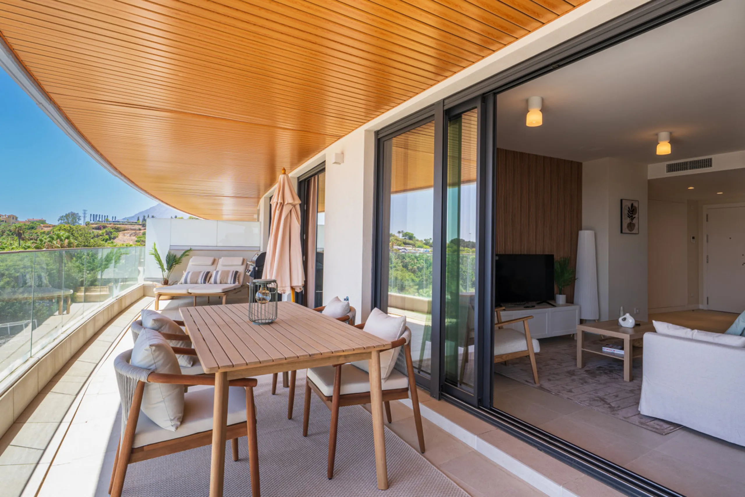 Apartment - Middle Floor Apartment в продаже в Estepona, Málaga. В доме 2 спален и 2 ванных комнат. Площадь дома 139 м²
