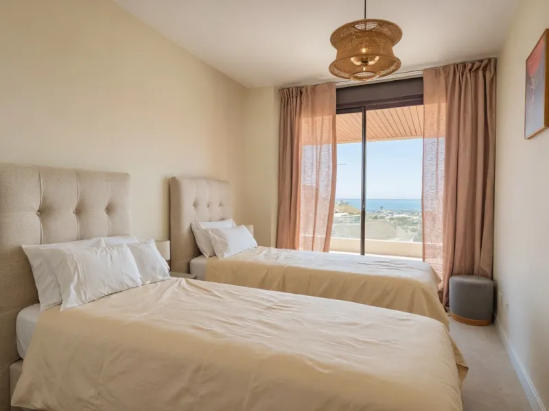Apartment - Middle Floor Apartment в продаже в Estepona, Málaga. В доме 2 спален и 2 ванных комнат. Площадь дома 139 м²