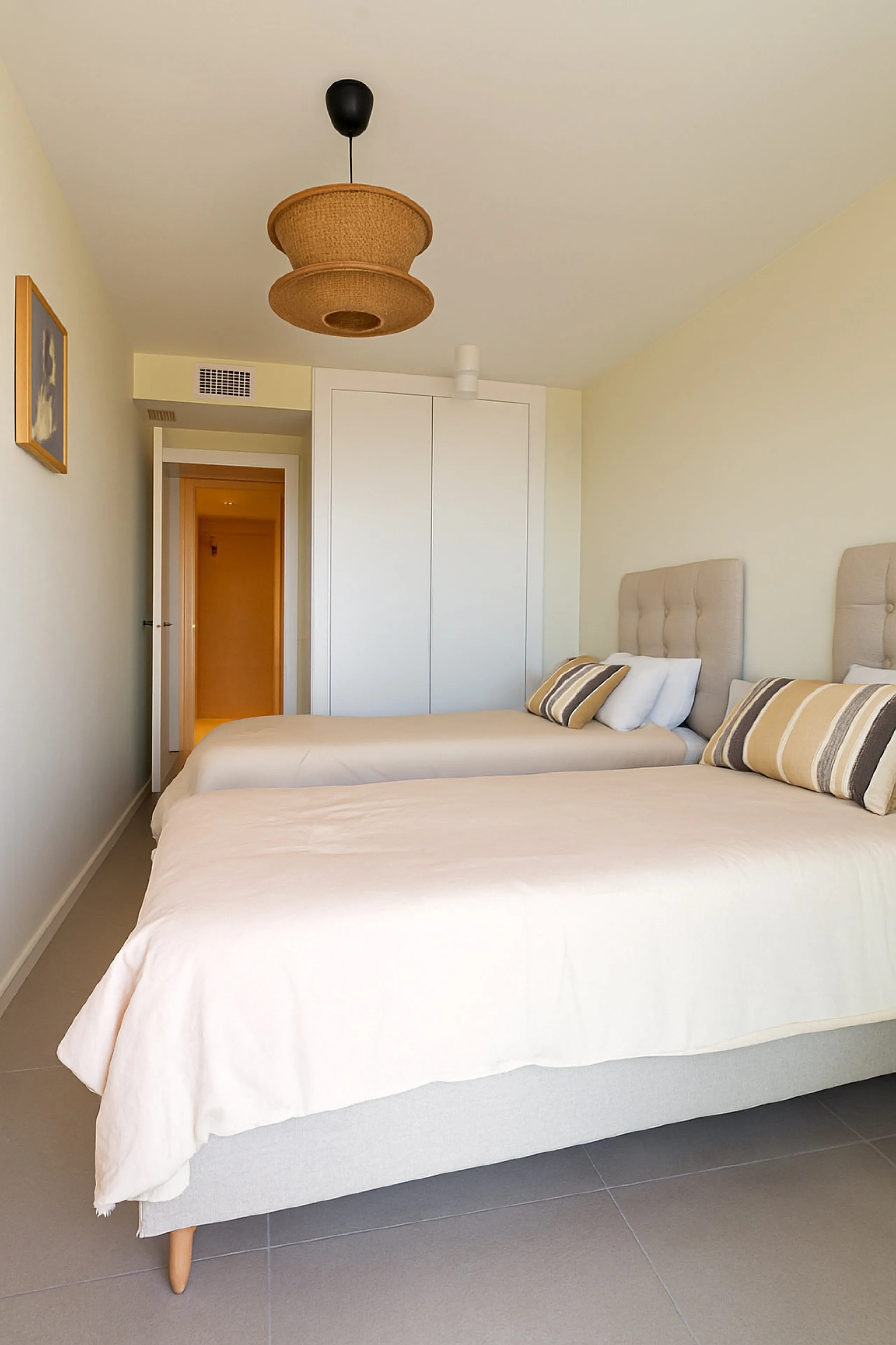 Apartment - Middle Floor Apartment в продаже в Estepona, Málaga. В доме 2 спален и 2 ванных комнат. Площадь дома 139 м²