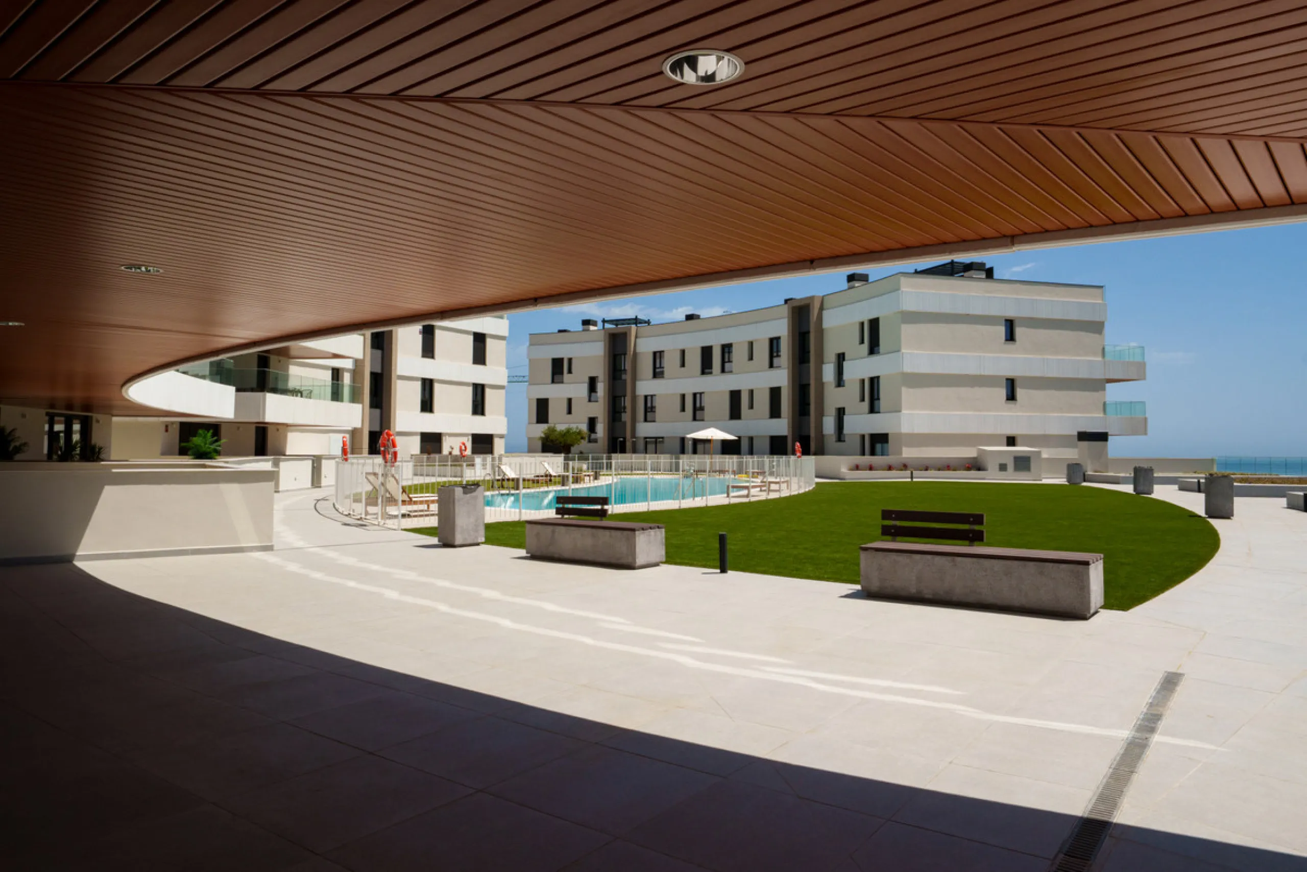 Apartment - Middle Floor Apartment в продаже в Estepona, Málaga. В доме 2 спален и 2 ванных комнат. Площадь дома 139 м²