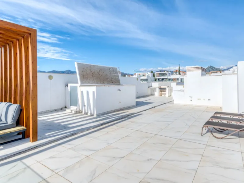 Apartment - Penthouse в продаже в Estepona, Málaga. В доме 2 спален и 2 ванных комнат. Площадь дома 99 м²
