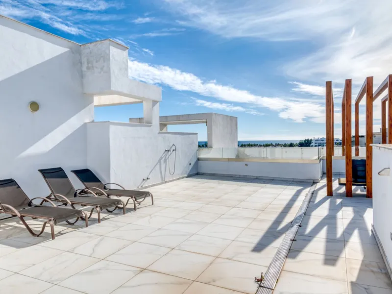 Apartment - Penthouse в продаже в Estepona, Málaga. В доме 2 спален и 2 ванных комнат. Площадь дома 99 м²