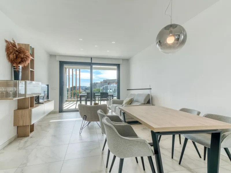 Apartment - Penthouse в продаже в Estepona, Málaga. В доме 2 спален и 2 ванных комнат. Площадь дома 99 м²