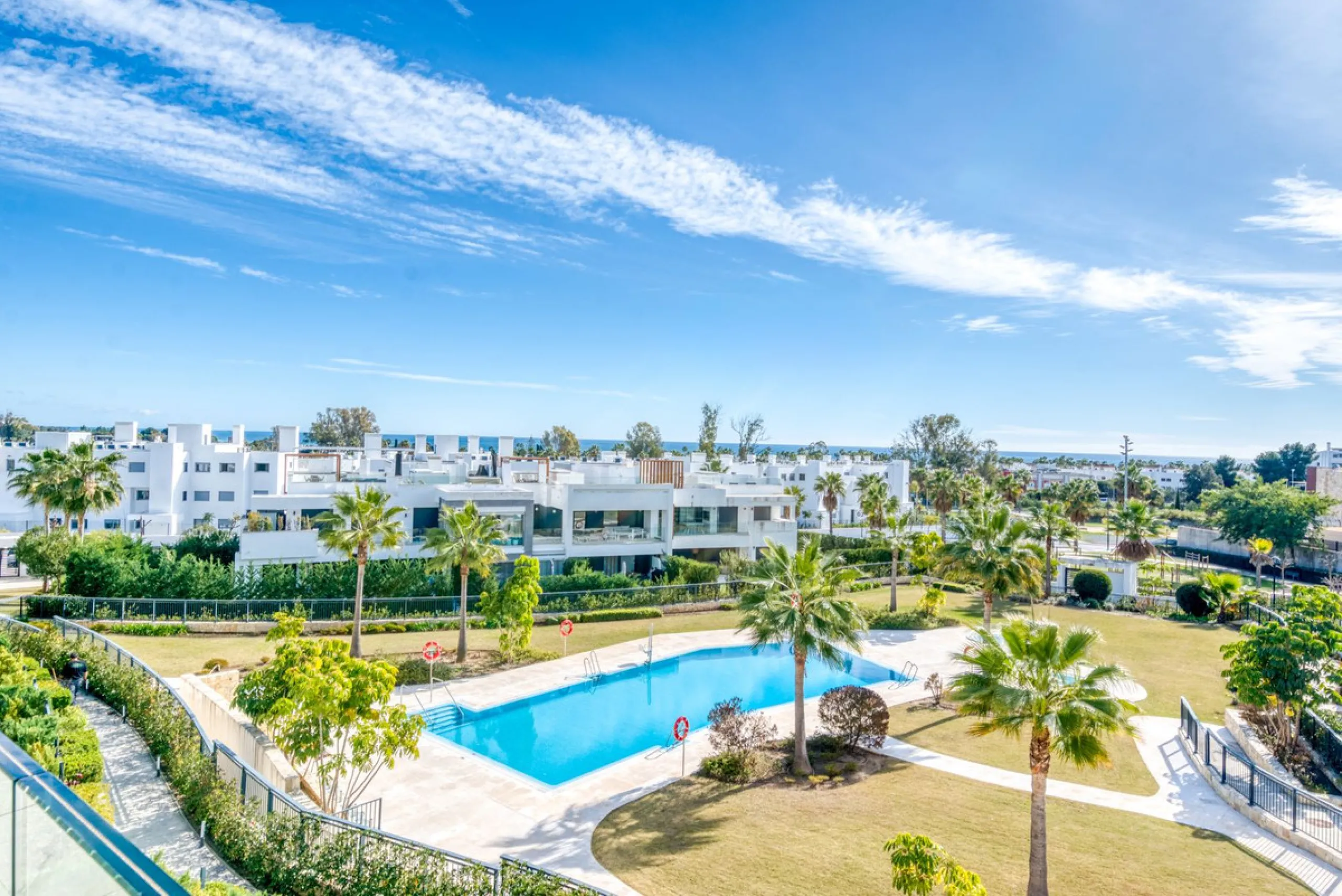 Apartment - Penthouse в продаже в Estepona, Málaga. В доме 2 спален и 2 ванных комнат. Площадь дома 99 м²