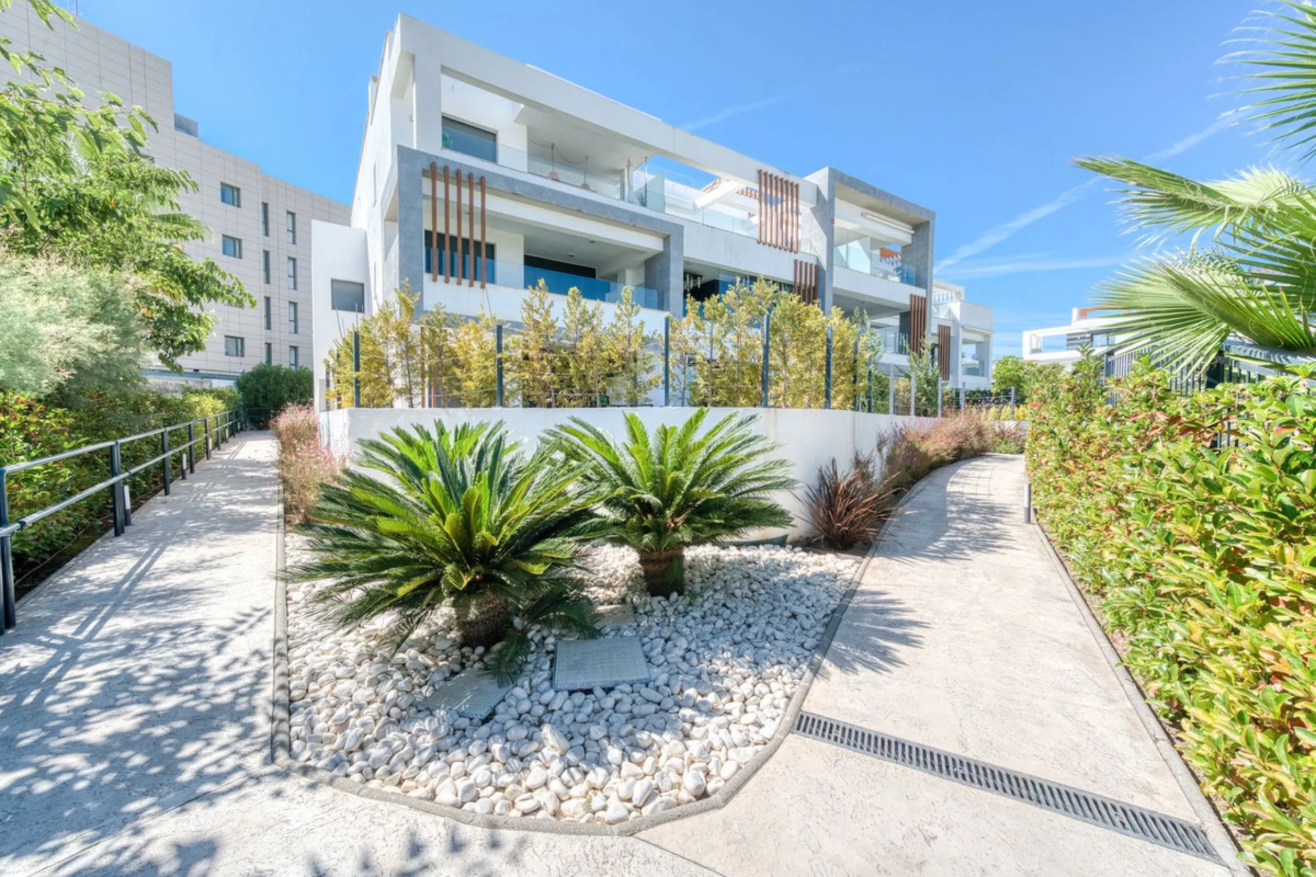 Apartment - Penthouse в продаже в Estepona, Málaga. В доме 2 спален и 2 ванных комнат. Площадь дома 99 м²